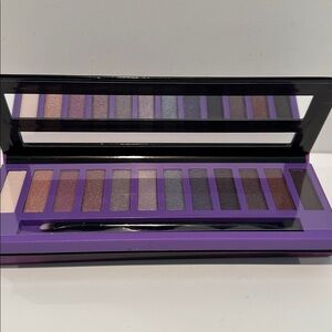 L.A. Girl Ultra Beauty Brick 13 Color Eye Palette in Case and Mirror with Brush.